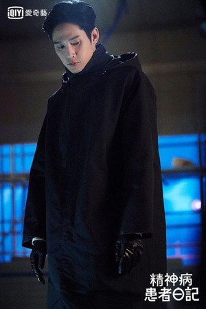 朴成勳在《精神病患者日記》飾演冷血的連續殺人魔。（愛奇藝台灣站提供）