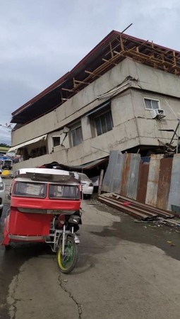 ▲▼菲律賓民答那峨島規模6.8地震。（圖／翻攝自推特／Korte Supremo）
