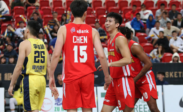 ▲第17季SBL 12.15.2019 台銀vs九太，于煥亞、賽森（Franklin Session），米歇爾（Charles Mitchell）、林柏偉、張家禾、陳國維、李維哲、劉嘉發。（圖／籃協提供）