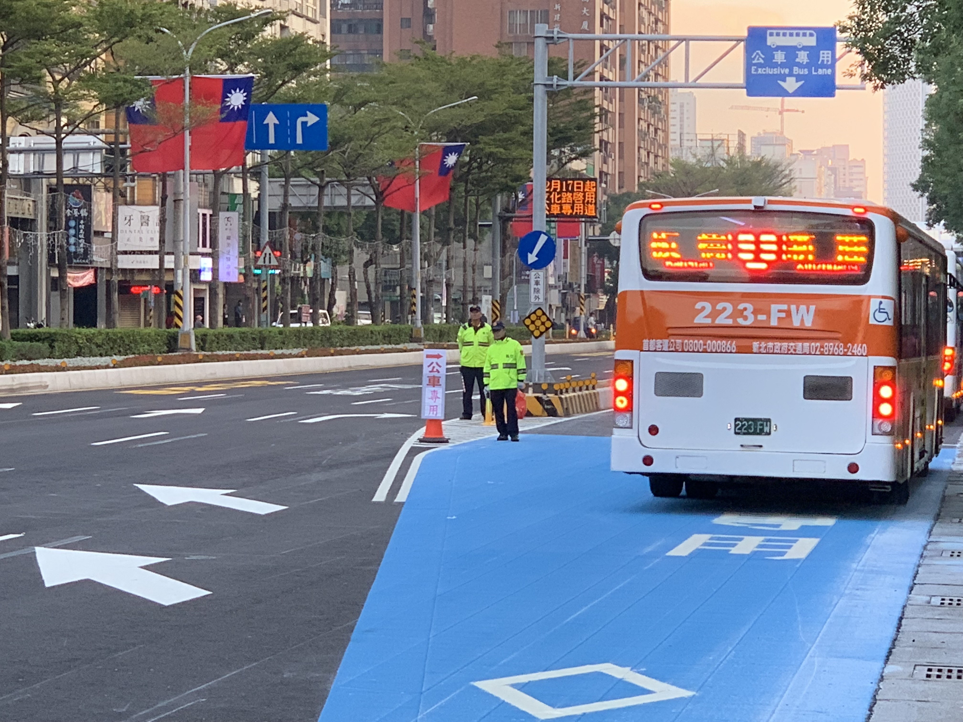 板橋 民權路 新站路公車 專用道啟用公車 機車分流奏效提升行車安全 Ettoday生活新聞 Ettoday新聞雲