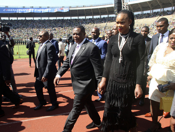 ▲▼辛巴威副總統奇溫加（Constantino Chiwenga）和妻子穆巴拉瓦（Mary Mubaiwa）。（圖／達志影像／美聯社）