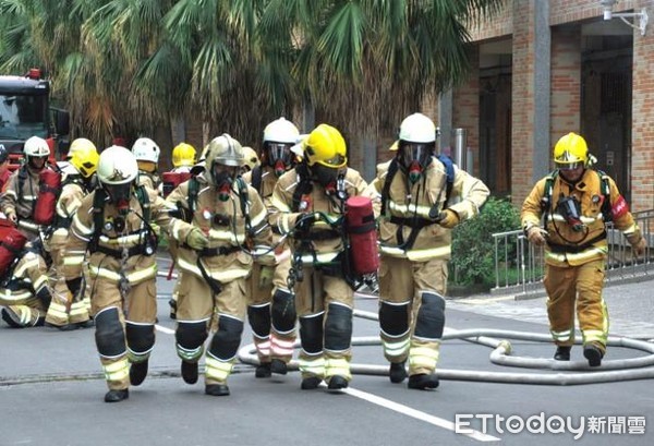 ▲台南市消防局將持續更新汰換消防裝備，確保出勤消防人員的安全。（圖／記者林悅翻攝，下同）