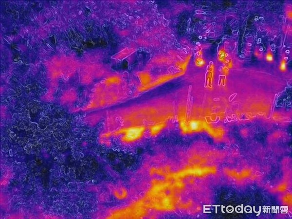 ▲台南市玉井分局警方利用無人機進行偵蒐，協助警力進行各項警政專案勤務。（圖／記者林悅翻攝，下同）