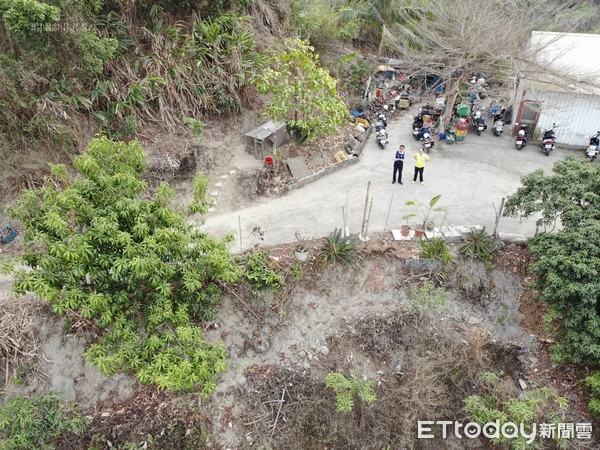 ▲台南市玉井分局警方利用無人機進行偵蒐，協助警力進行各項警政專案勤務。（圖／記者林悅翻攝，下同）