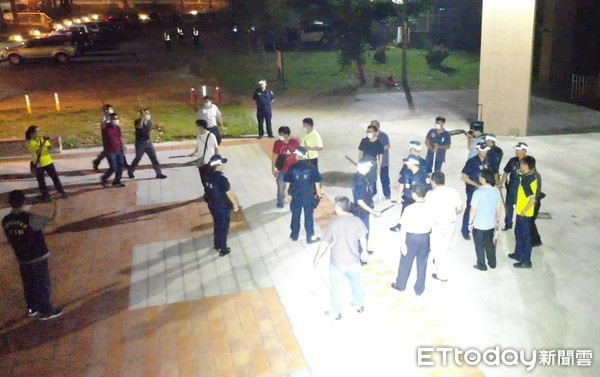 ▲台南市玉井分局警方利用無人機進行偵蒐，協助警力進行各項警政專案勤務。（圖／記者林悅翻攝，下同）