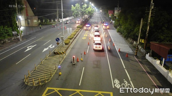 ▲台南市玉井分局警方利用無人機進行偵蒐，協助警力進行各項警政專案勤務。（圖／記者林悅翻攝，下同）