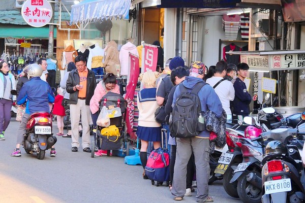 ▲▼第三市場向陽東坡蛋黃肉包。（圖／橘子狗愛吃糖提供）