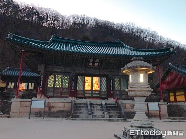 ▲▼韓國江原道旅遊景點，雪嶽山新興寺。（圖／記者賴文萱攝）