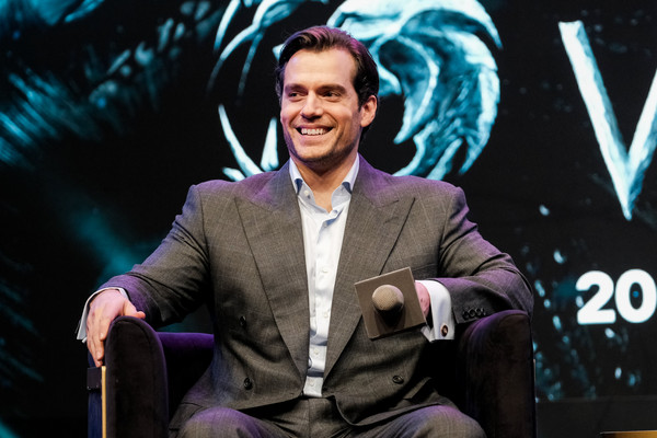 ▲▼亨利卡維爾（Henry Cavill）和製作人勞倫赫斯里希製作人（Lauren S. Hissrich）為影集《獵魔士》（The Witcher ）赴馬尼拉宣傳。（圖／Netflix提供）