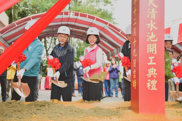 ▲新北市立委蘇巧慧與吳琪銘一起主持板新給水廠「清水池新建工程」的開工典禮。（圖／翻攝自Facebook／蘇巧慧）