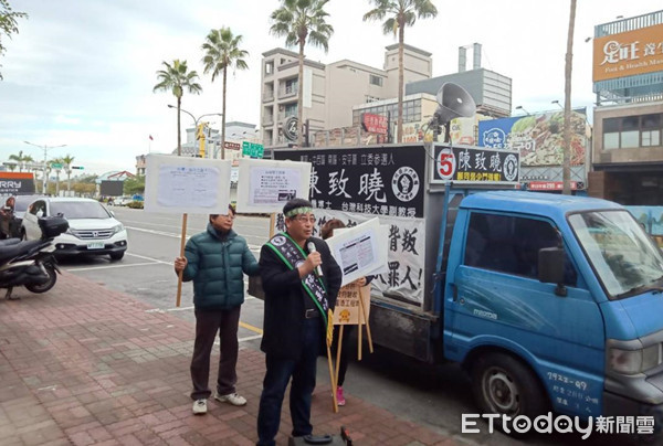 ▲台南市立委候選人陳致曉指出，林俊憲在2016立委選舉時，全然沒有任何勞工政策。在朝野論戰《勞基法》時，他輕鬆自在看影片。（圖／記者林悅翻攝，下同）