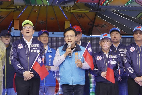 ▲庶民同樂會　鄭正鈐：民進黨連任台灣倒退30年。（圖／記者陳凱力翻攝）