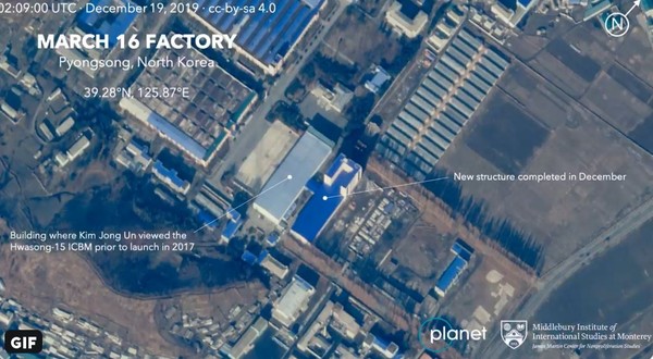 ▲▼衛星圖像顯示，北韓似乎在平壤擴建大樓，與生產洲際彈道飛彈的發射器有關。（圖／翻攝自推特／Jeffrey Lewis）