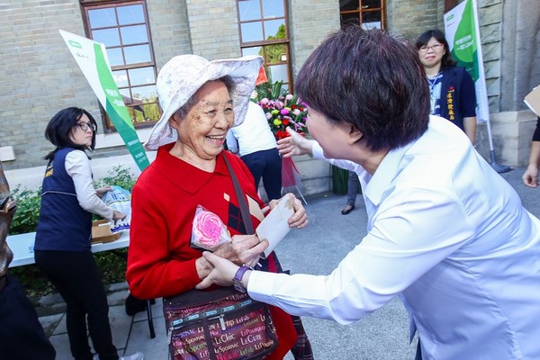 ▲盧秀燕主持帝國糖廠活化再利用開幕儀式。（圖／台中市政府提供）