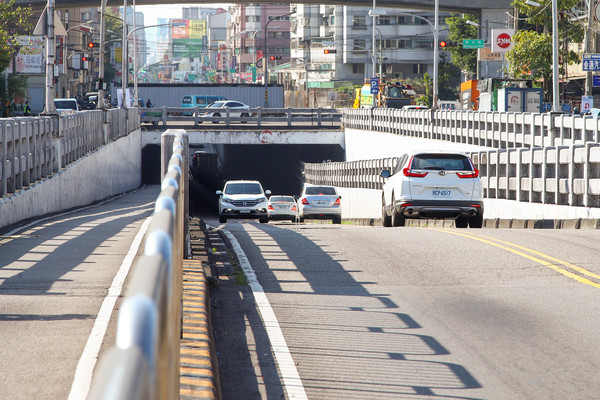 ▲盧秀燕主持太原路地下道填平工程開工典禮。（圖／台中市政府提供）