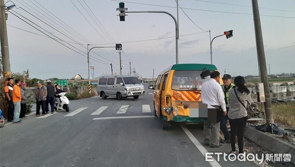 ▲▼彰化娃娃車遭水肥車追撞 。（圖／記者唐詠絮攝）