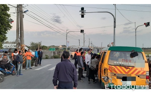 ▲▼彰化娃娃車遭水肥車追撞 。（圖／記者唐詠絮攝）