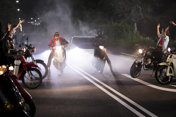 ▲鼓鼓傳神的飆機車。（圖／相信音樂提供）