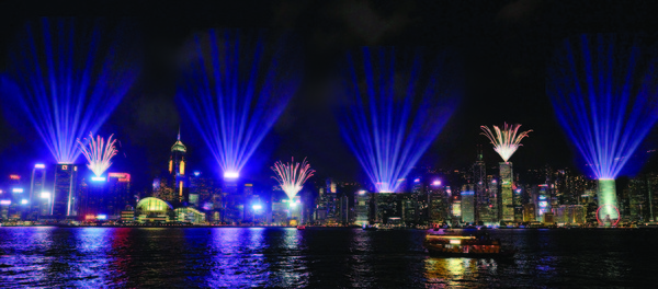 ▲2019年改為加強版的幻彩詠香江燈光音樂匯演。（圖／港旅局提供）