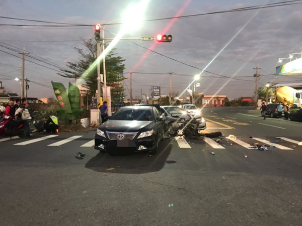 ▲機車女騎士被撞命危。（圖／民眾提供）