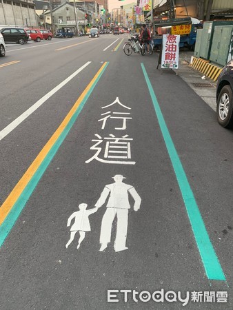 ▲雲林縣莿桐鄉公所認為，市區中正路為主要道路之一，常有人車爭道與路間隨意停車情況，為保障行人行的安全，向營建署爭取規劃增設綠色標線的「行人專用道」。（圖／記者蔡佩旻攝）