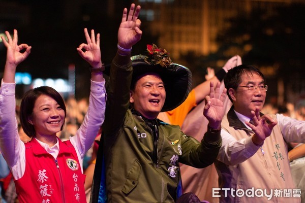 ▲紙風車劇團聖誕夜在立委林俊憲力邀之下，來到台南府城演出，有近5千名的大小市民朋友到場觀賞。（圖／記者林悅翻攝，下同）