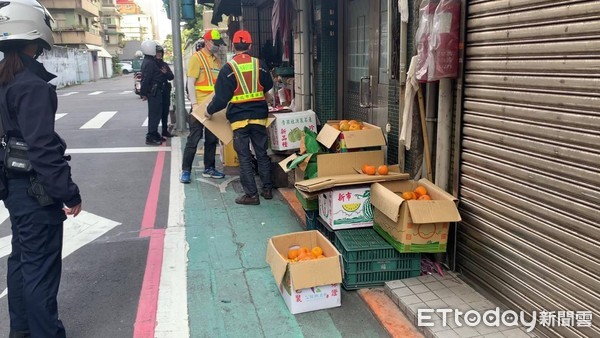 ▲北市政府推動無實體標線人行道，卻遭民眾佔用臨停警方只好嚴加取締。（圖／記者張君豪翻攝）