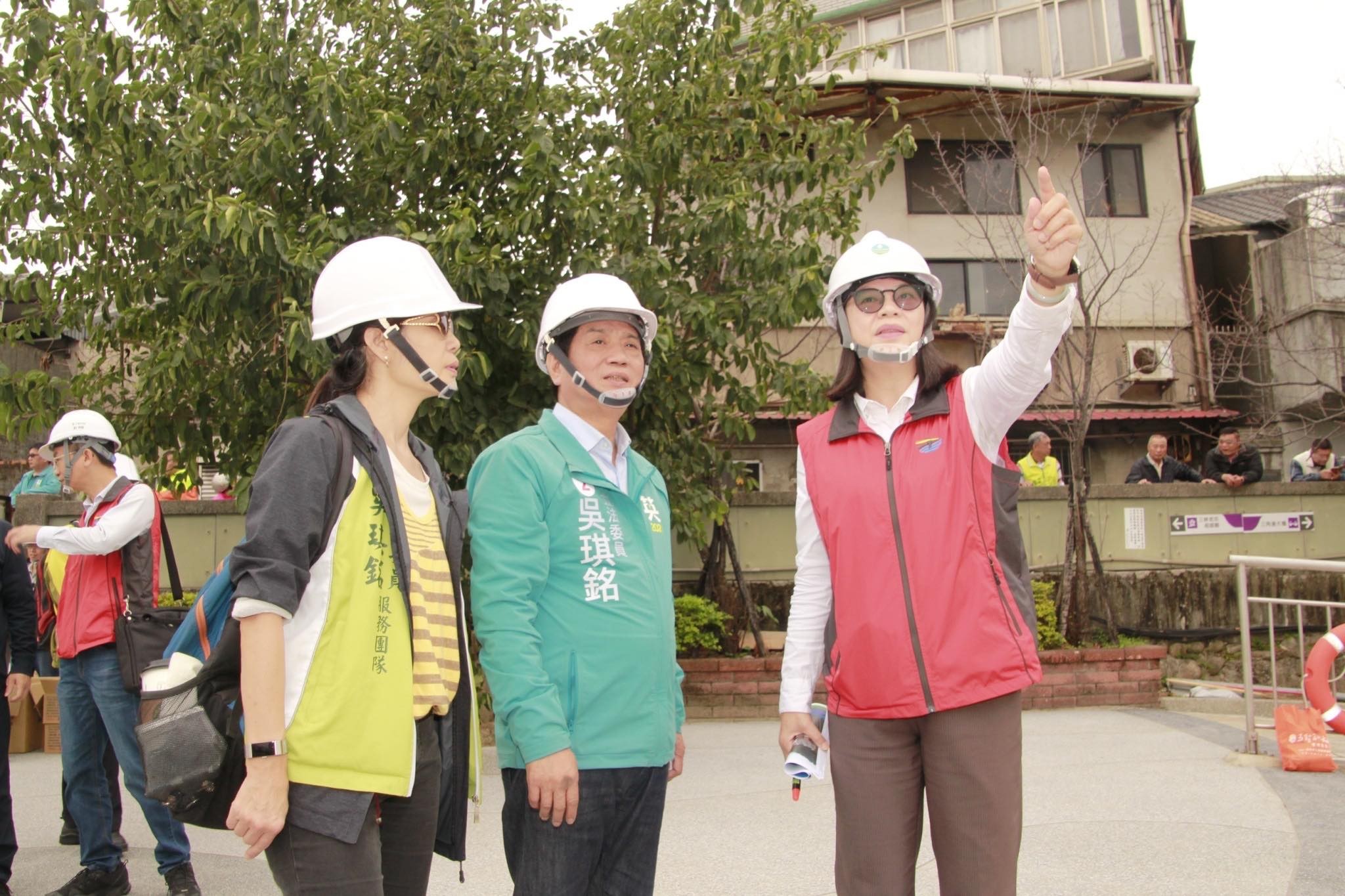 ▲▼     吳琪銘考察三峽河岸工程        。（圖／吳琪銘辦公室提供）