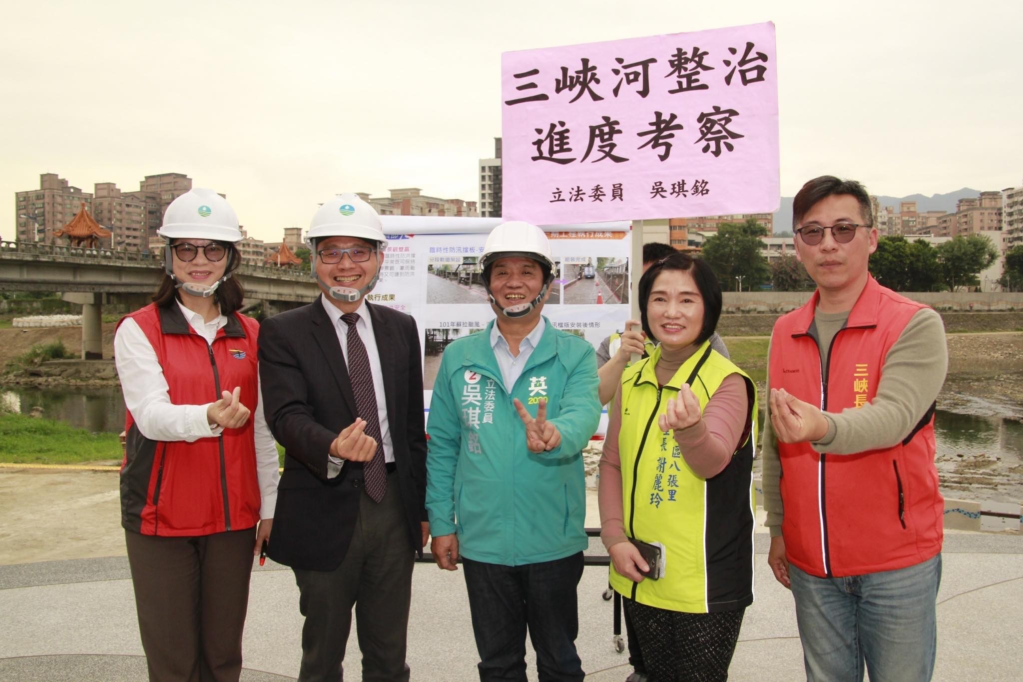 ▲▼     吳琪銘考察三峽河岸工程        。（圖／吳琪銘辦公室提供）