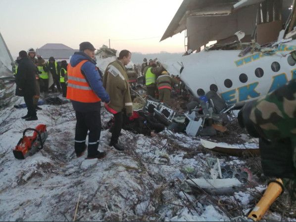 ▲航空公司Bek Air一架客機墜毀。。（圖／Twitter@H_Aram）