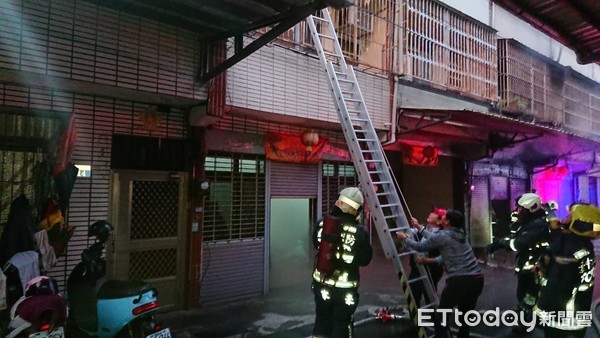 ▲▼神岡區連棟透天厝發生火警，造成1死。（圖／民眾提供）