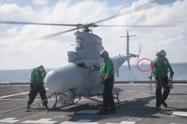 ▼ 美軍發布南海作業照片，後方驚現一艘中國護衛艦。（圖／翻攝自美國海軍推特）