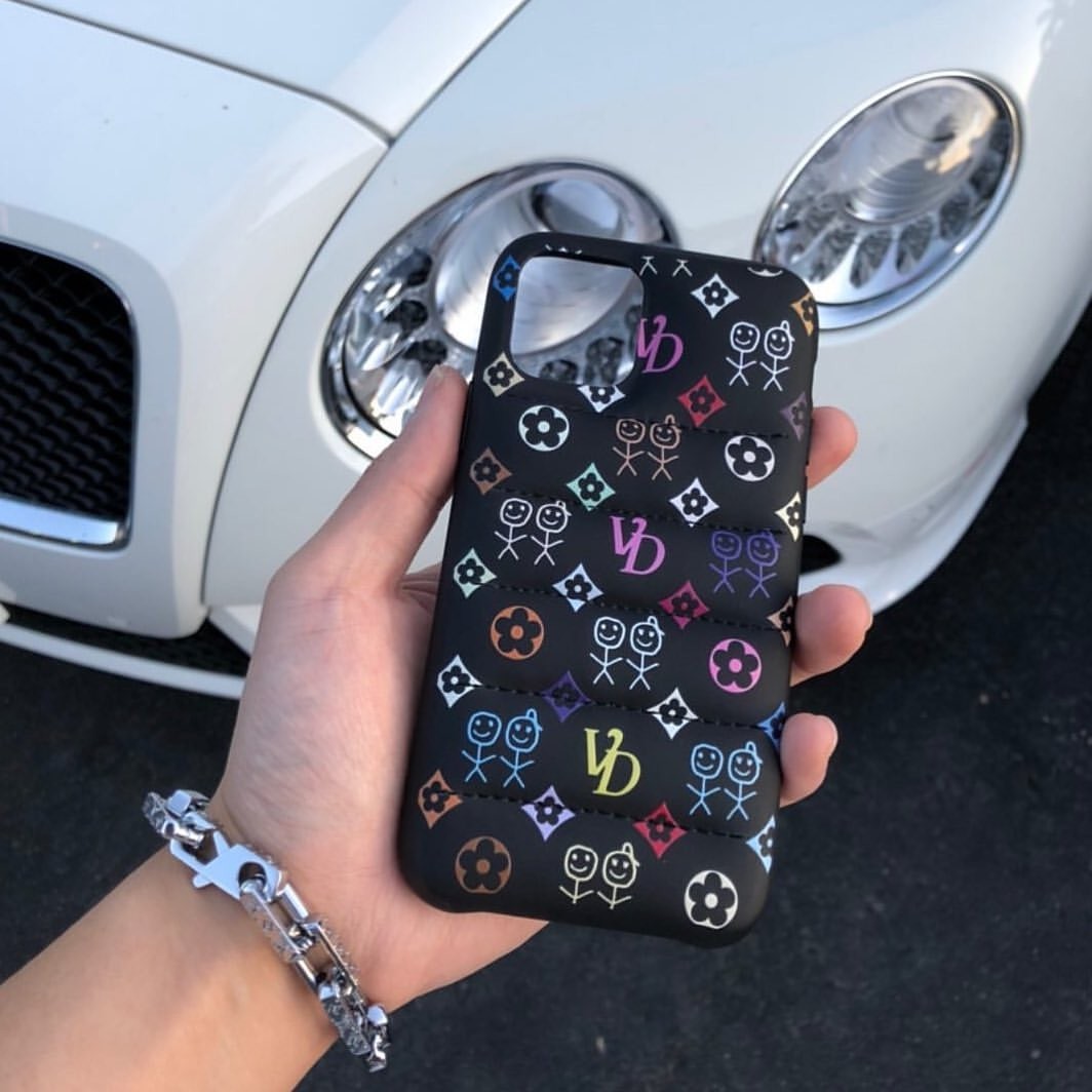 ▲羽絨衣手機殼。（圖／翻攝自IG@urbansophisticationtm）