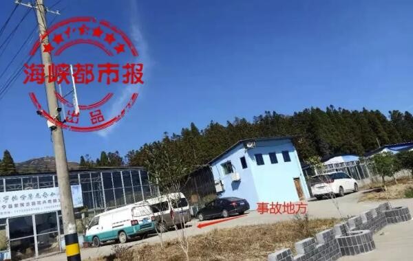 ▲空地玩耍遭撞飛！3歲童臉著地「鮮血狂噴」....送醫急救眼、嘴張不開了。（圖／翻攝海峽都市報）