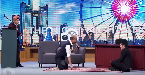 ▲▼韓國瑜表演用膝蓋走路引發討論。（圖／翻攝自YouTube／STR Network）