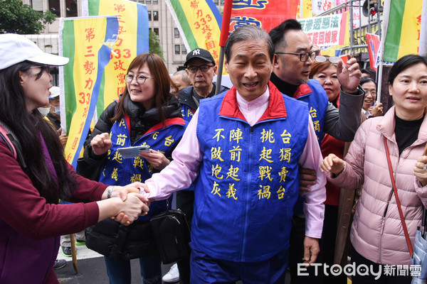 ▲統促黨張安樂抗議《反滲透法》。（圖／記者林敬旻攝）