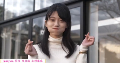 撞臉高嘉瑜！日本女孩「嘟嘴比愛心」甜喊加油　網驚：根本雙胞胎姊妹