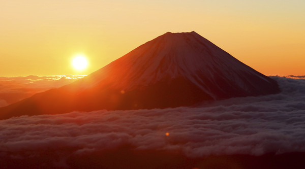 ▲▼ 日本迎接令和時代的第一個日出。圖為富士山。（圖／達志影像／美聯社）