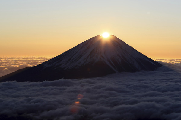 ▲▼ 日本迎接令和時代的第一個日出。圖為富士山。（圖／達志影像／美聯社）
