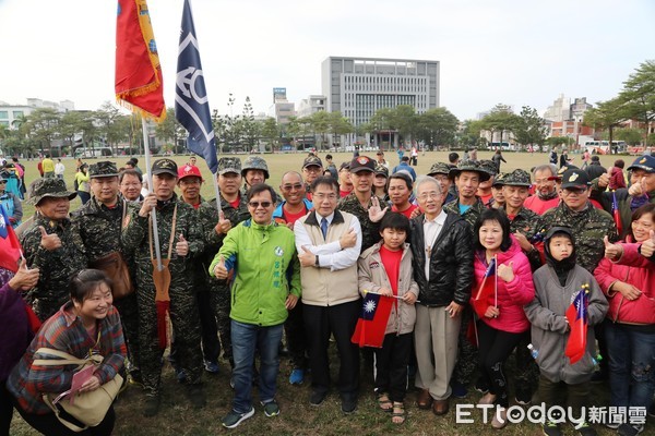 ▲台南市長黃偉哲參加台南市政中心舉辦2020年元旦升旗典禮，他感謝市民朋友在2020年的第1天，就能來展現對我們國家跟國際的熱愛。（圖／記者林悅翻攝，下同）