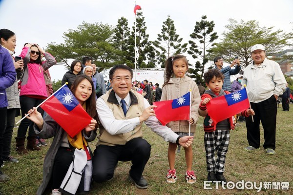 ▲台南市長黃偉哲參加台南市政中心舉辦2020年元旦升旗典禮，他感謝市民朋友在2020年的第1天，就能來展現對我們國家跟國際的熱愛。（圖／記者林悅翻攝，下同）