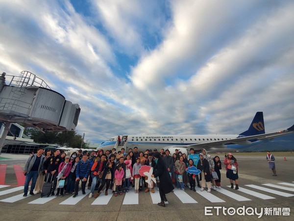 ▲▼華信航空推出迎曙光專機。（圖／華信航空提供）