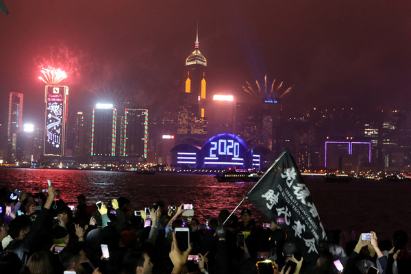 ▲▼香港跨年夜抗爭,宣傳元旦遊行。（圖／路透社）