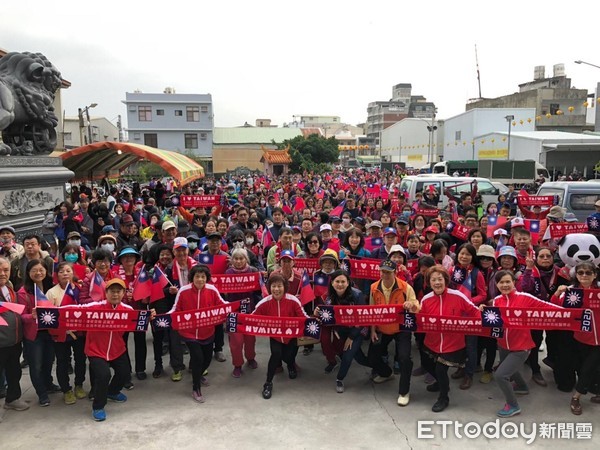 ▲台南市第四選區立法委員候選人林燕祝，參加永康區復國、成功二個里舉辦的元旦升旗活動及元旦健行活動。（圖／記者林悅翻攝，下同）