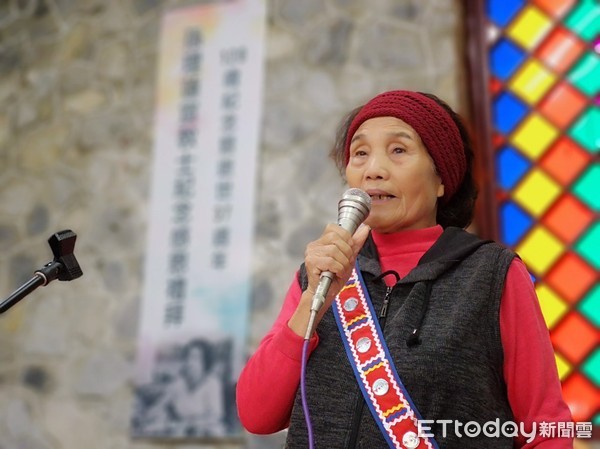 ▲首位在台灣領有歌星證的原住民男歌手蔣忠分享生命的見證。（圖／芥菜種會提供，下同）