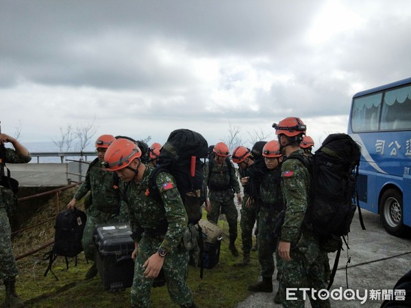 ▲▼山區直升機、軍方搜救人員從宜蘭前進指揮所。（圖／記者游芳男攝）