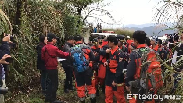 ▲▼宜蘭搜救隊38人入山搜救，傳回找到6人。（圖／記者游芳男翻攝）