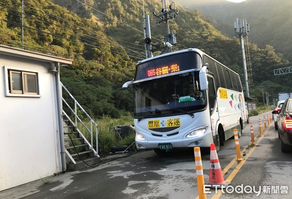 ▲▼中橫臨37便道目前只有豐原客運865號公車行走。（圖／記者李忠憲攝）