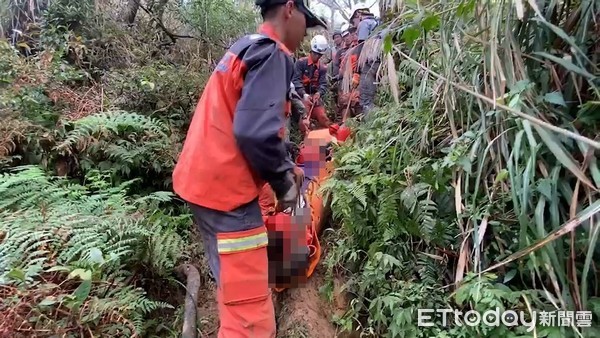 ▲▼軍聞社女記者脫困。（圖／宜蘭消防局提供）