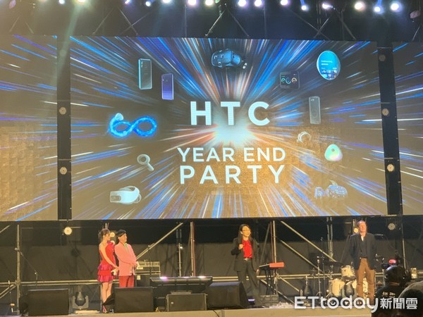 ▲宏達電尾牙談今年展望　王雪紅：HTC扶搖直上指日可待。（圖／網友提供）